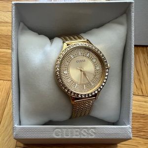 GUESS WOMENS STAINLESS STEEL WATCH